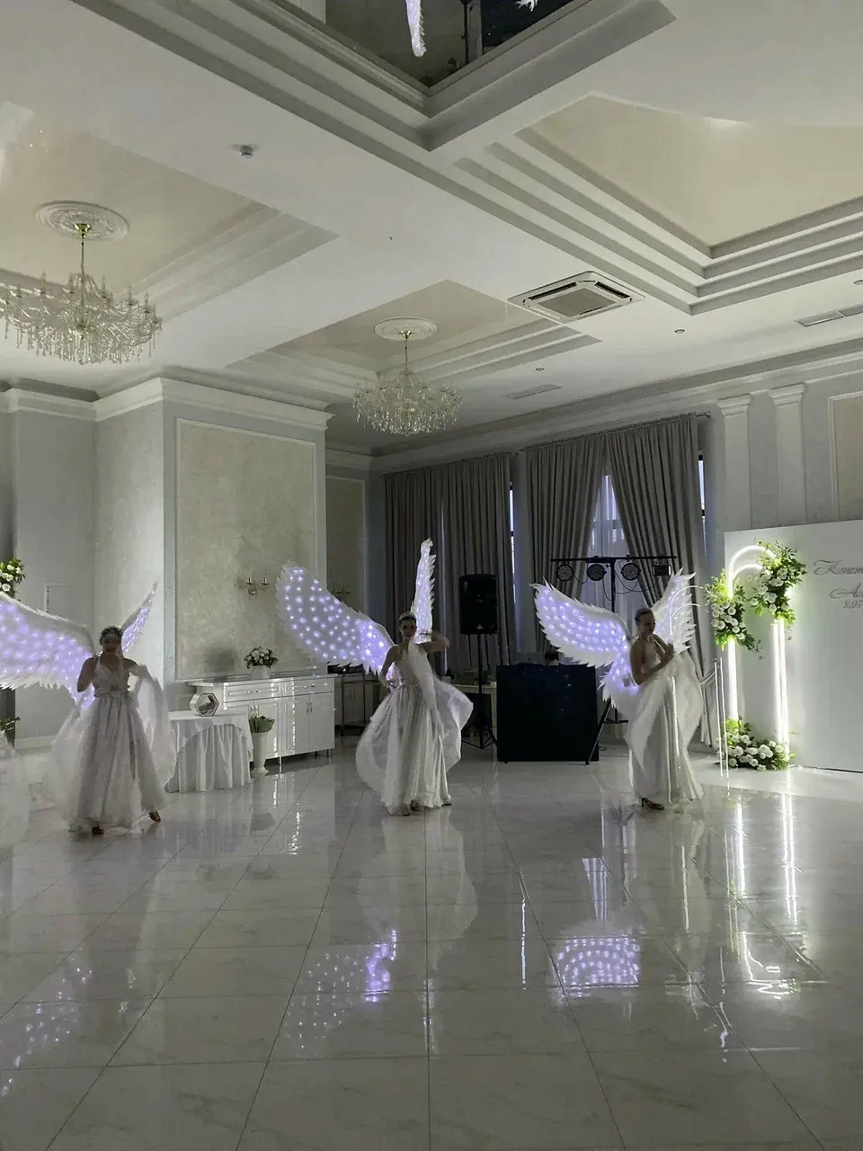 Выступление перед гостями в банкетном зале Grand Hall